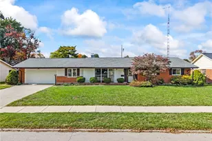 190 Robin Hood Ln, Troy, OH 45373 - Photo 1