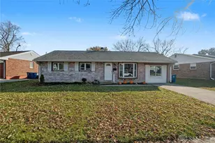 946 N Westedge Dr, Tipp City, OH 45371 - Photo 1