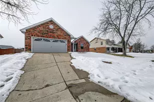 6800 Deer Bluff Dr, Dayton, OH 45424 - Photo 1