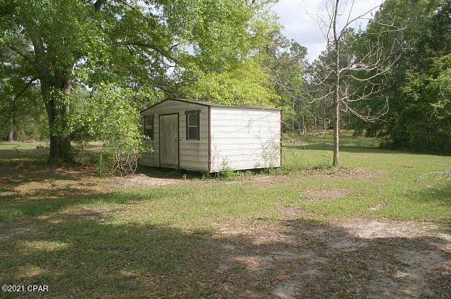 3252 Triple Ln, Caryville FL  32425-6406 exterior