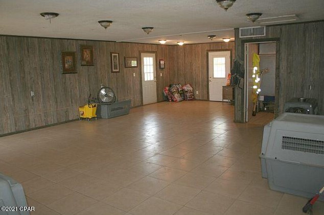 3252 Triple Ln, Caryville FL  32425-6406 exterior
