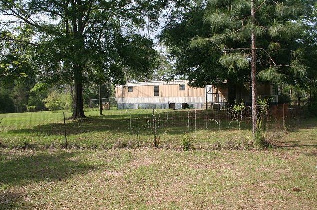 3252 Triple Ln, Caryville FL  32425-6406 exterior
