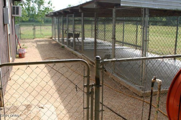 3252 Triple Ln, Caryville FL  32425-6406 exterior