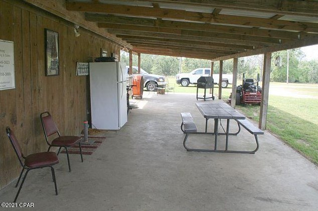 3252 Triple Ln, Caryville FL  32425-6406 exterior