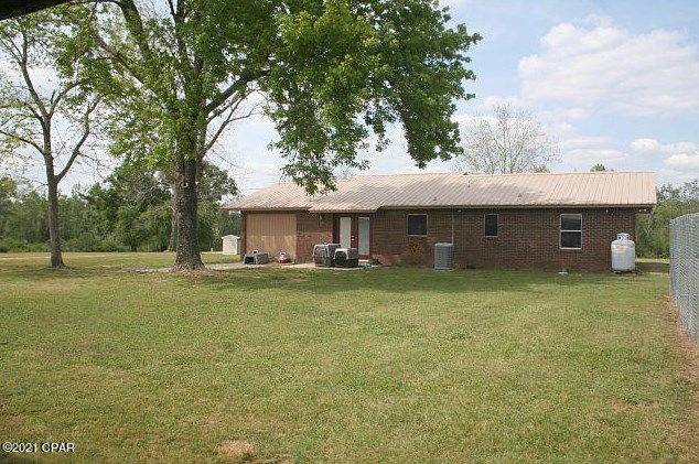 3252 Triple Ln, Caryville FL  32425-6406 exterior