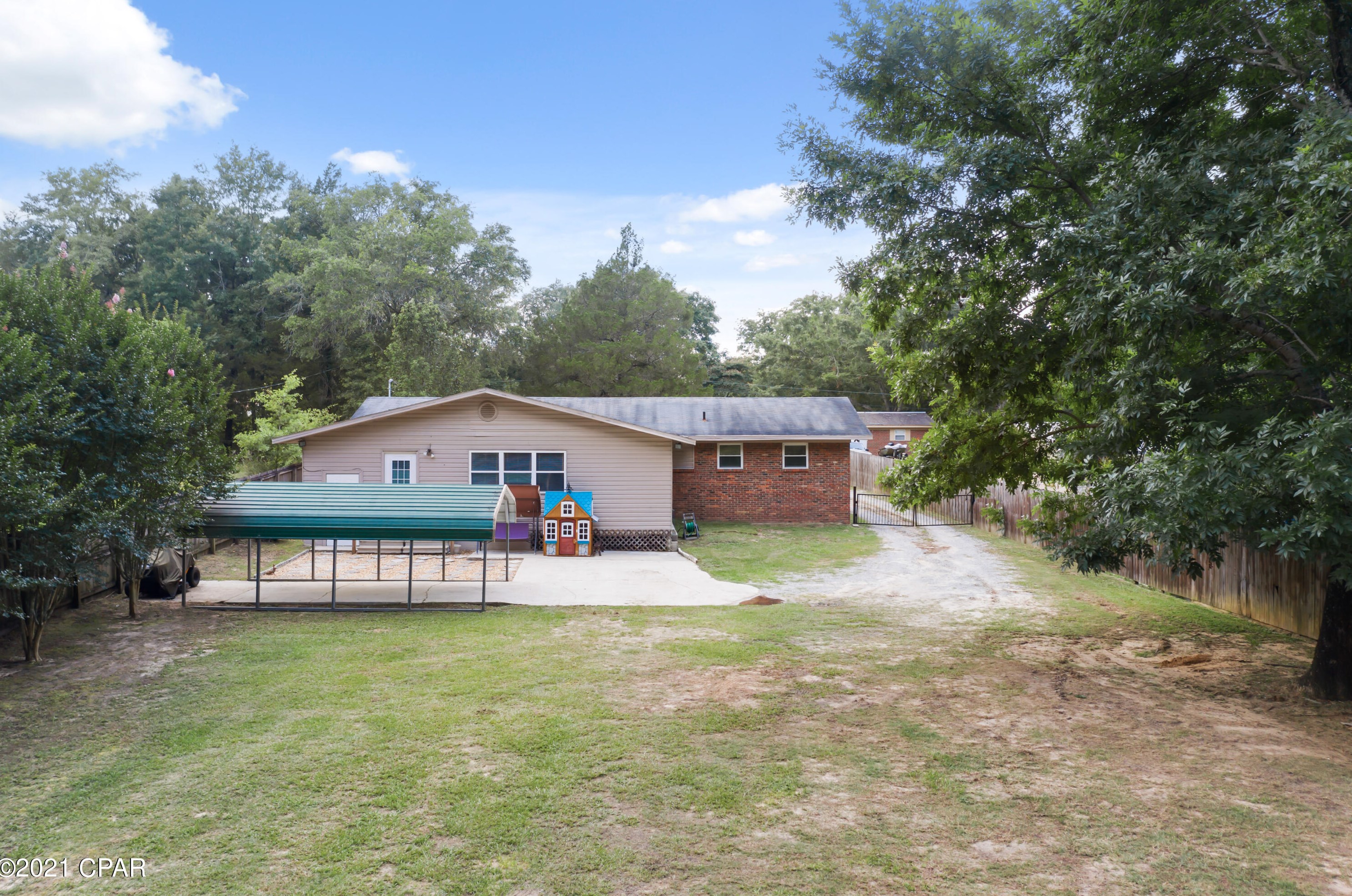 1200 State St, Caryville FL  32425-1404 exterior