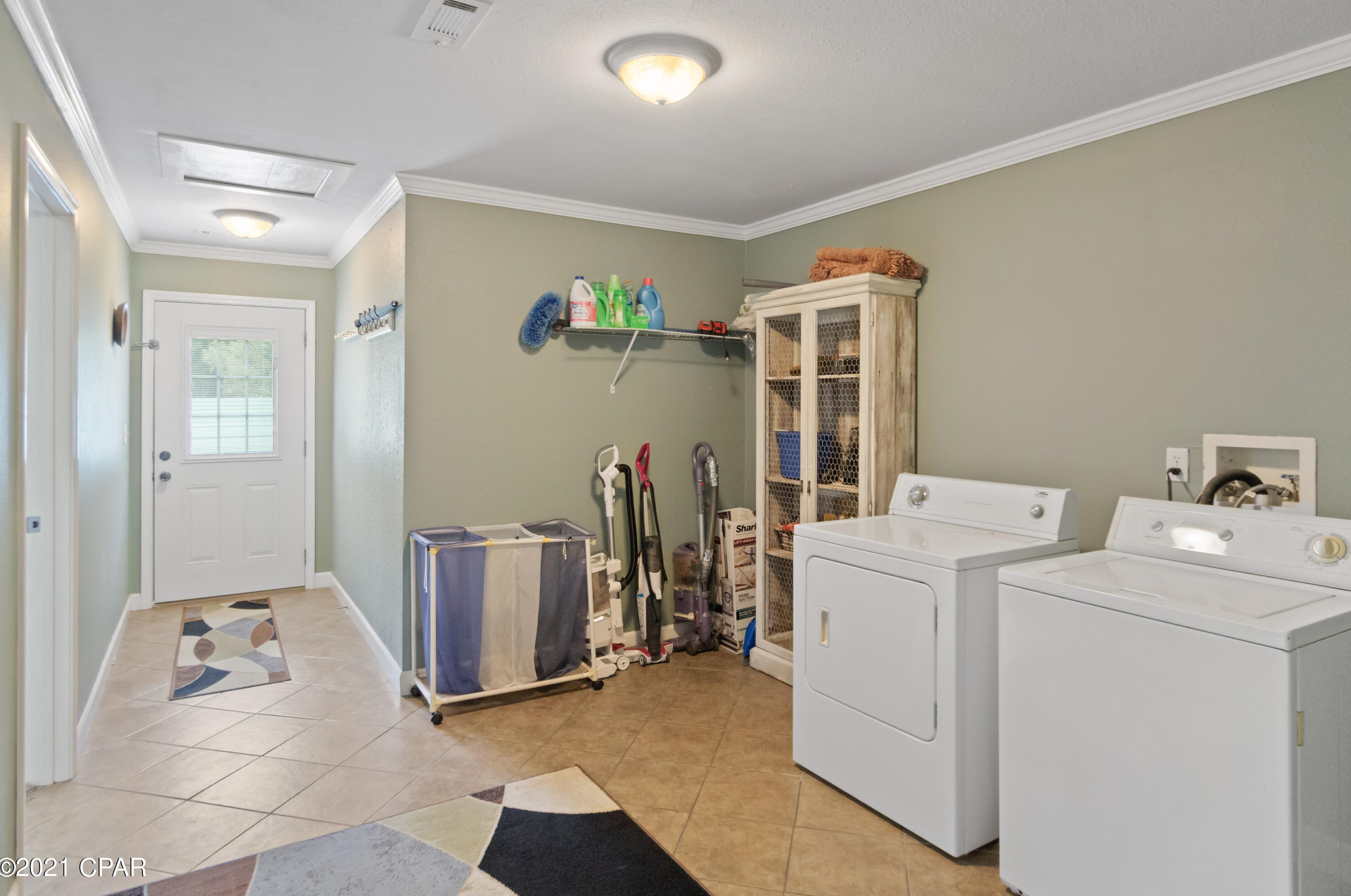 1200 State St, Caryville FL  32425-1404 exterior