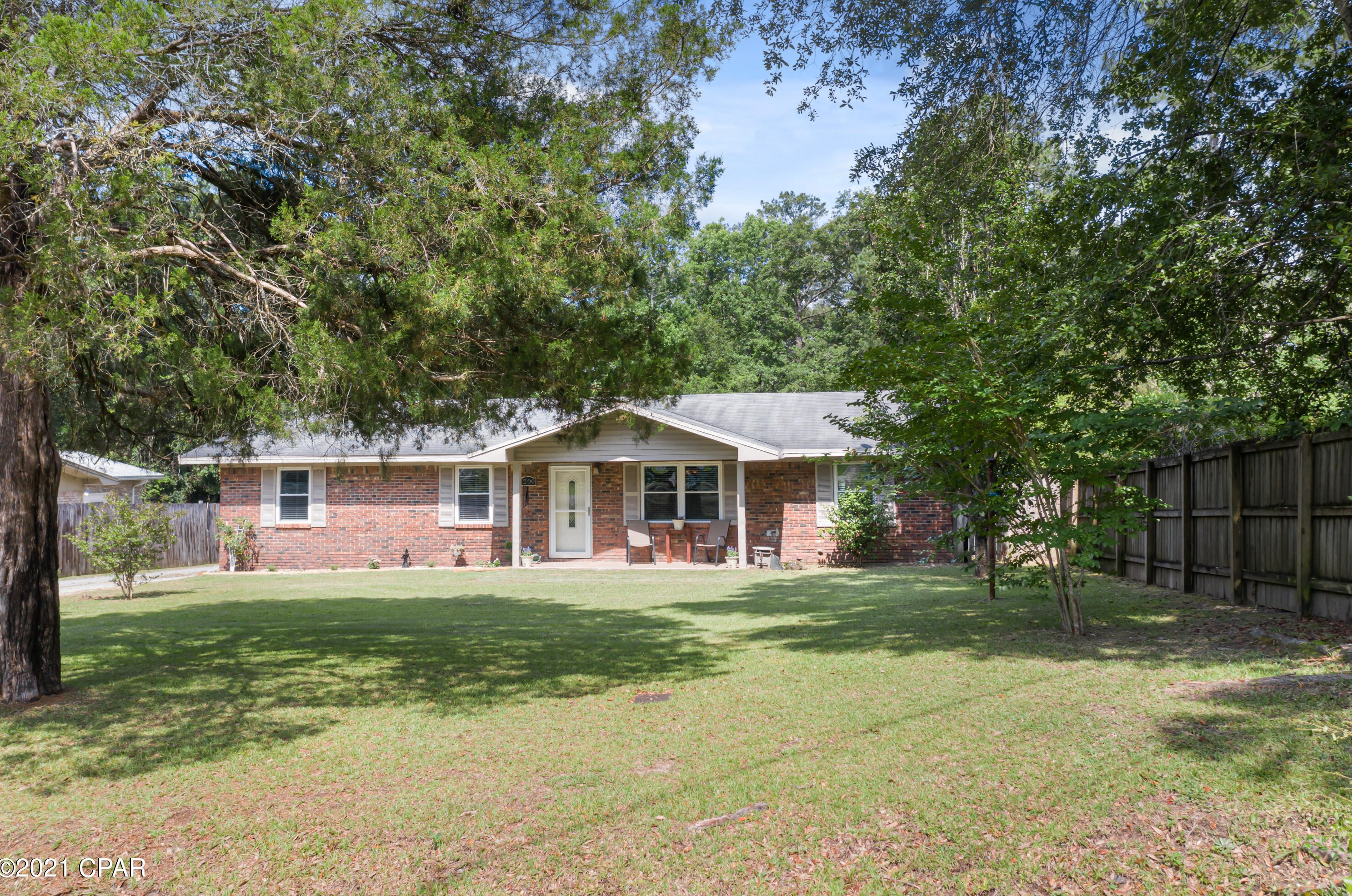1200 State St, Caryville FL  32425-1404 exterior