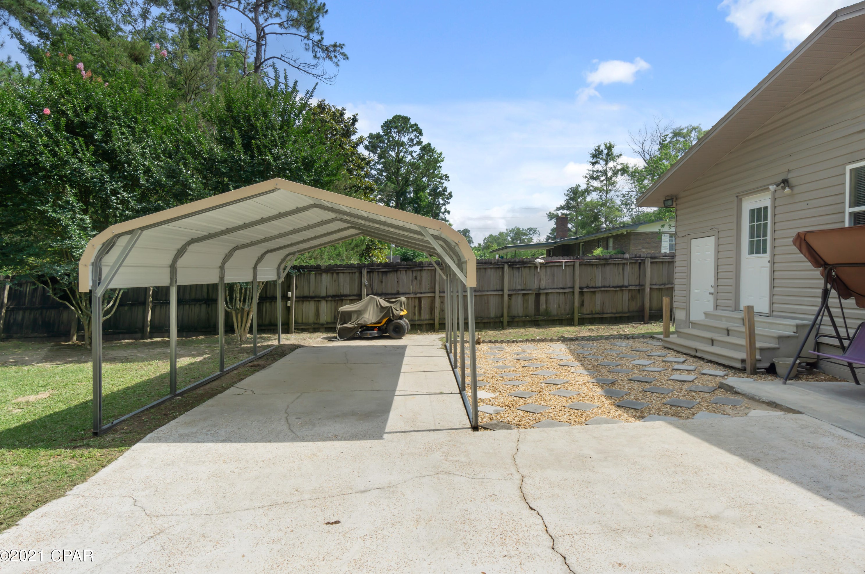 1200 State St, Caryville FL  32425-1404 exterior