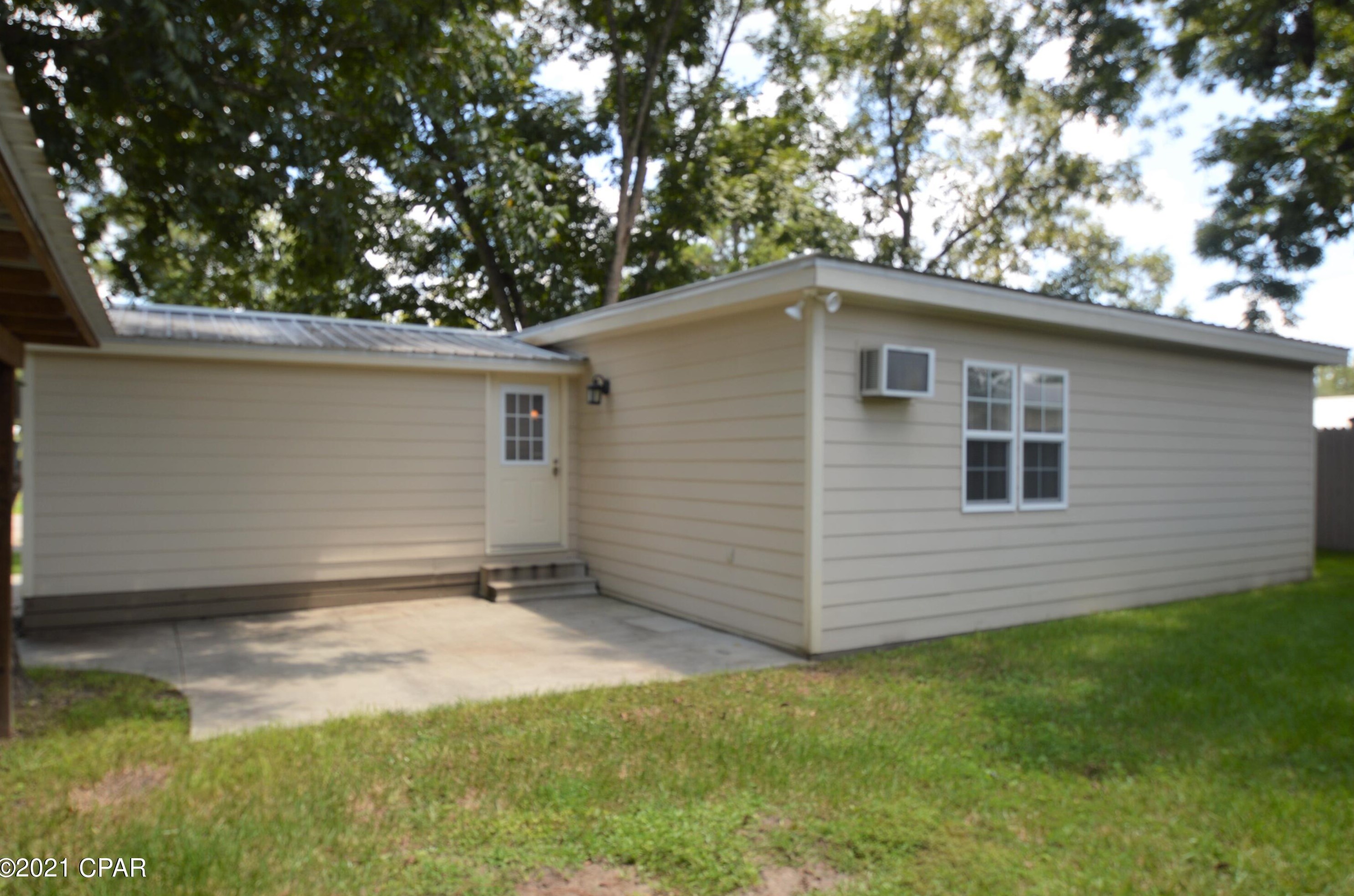 1105 State St, Bonifay FL  32425-1402 exterior