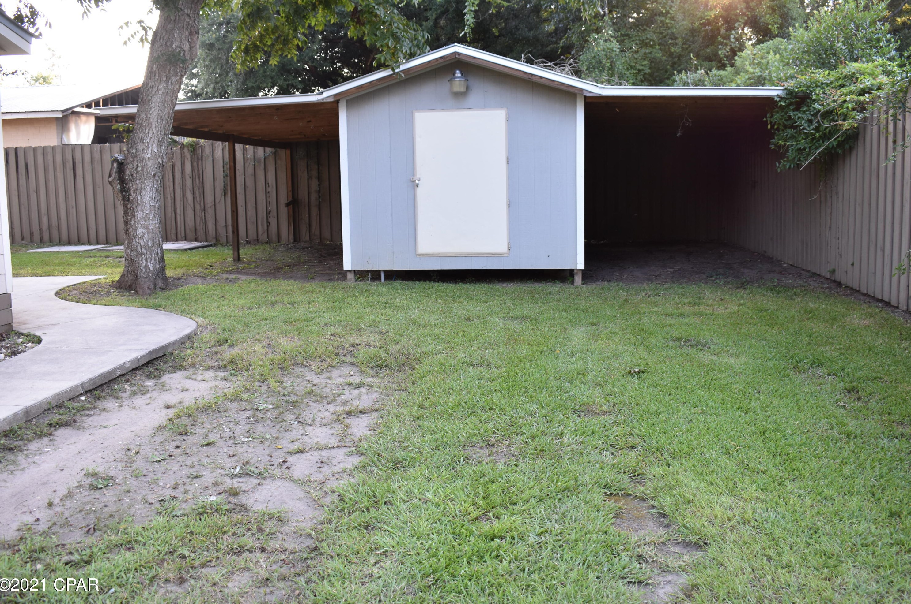 1105 State St, Bonifay FL  32425-1402 exterior