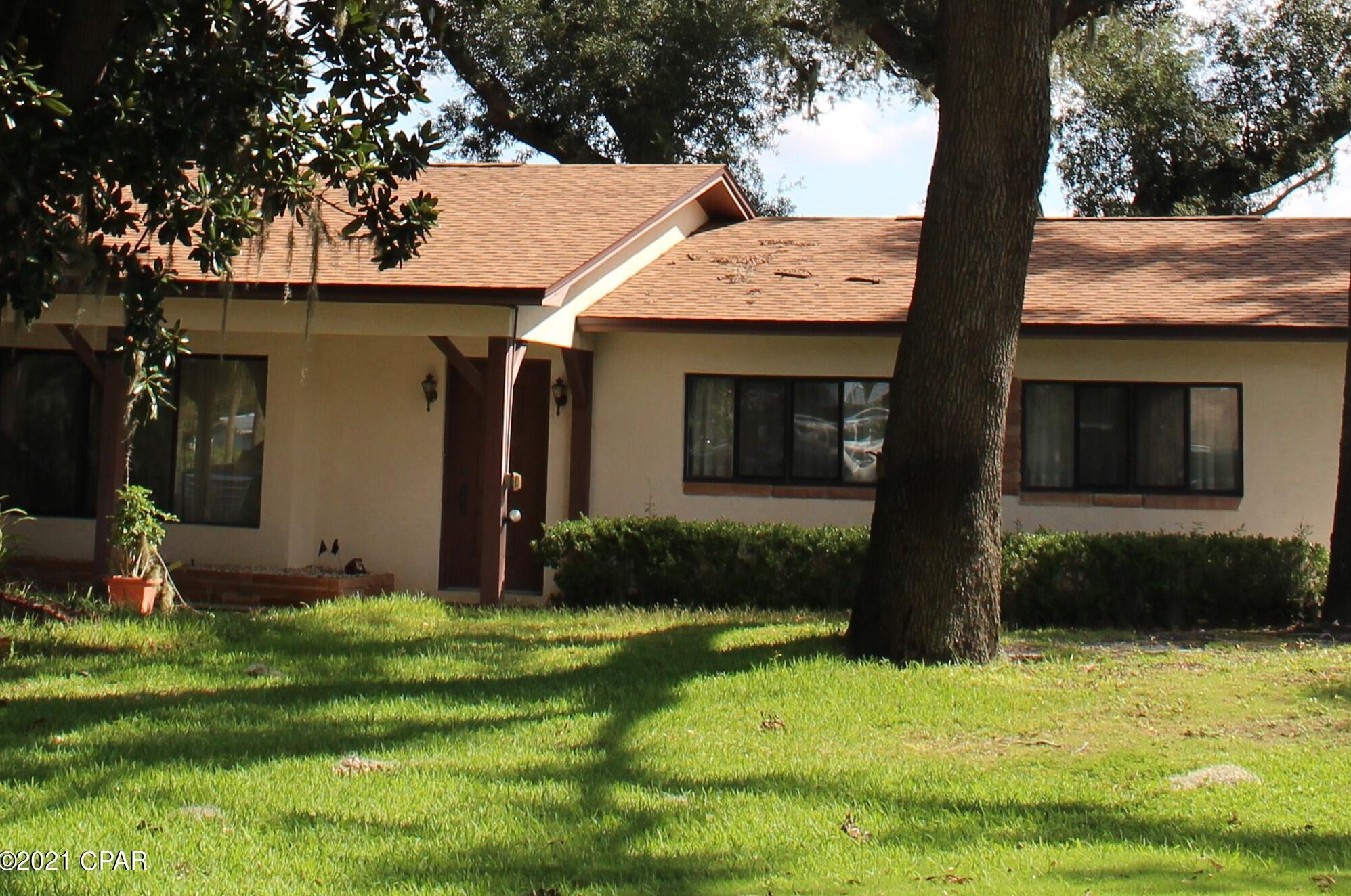 3709 Shoreline Cir, Panama City FL  32405-1213 exterior