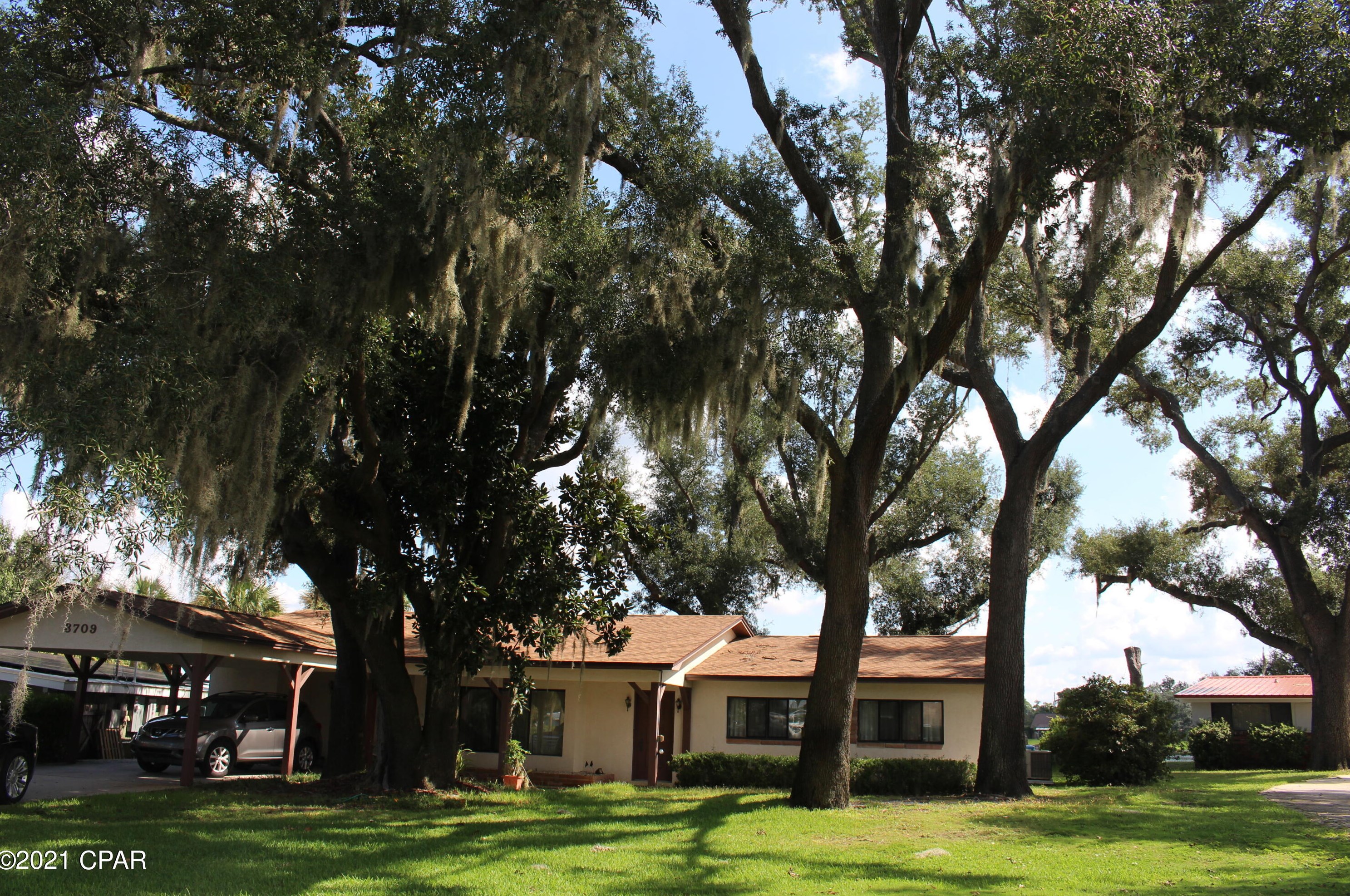 3709 Shoreline Cir, Panama City FL  32405-1213 exterior