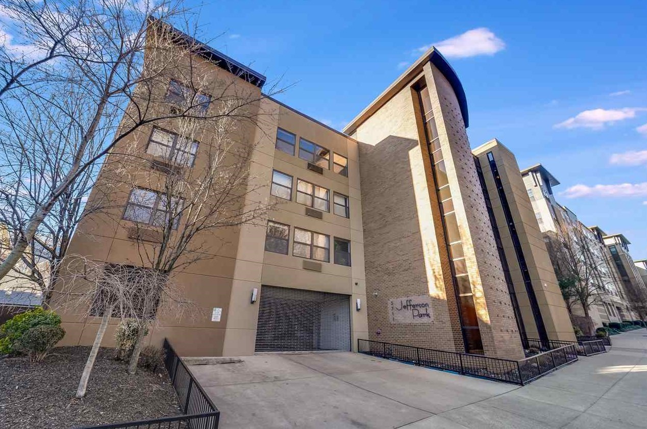 5711 Jefferson St, West New York NJ  07093-1118 exterior