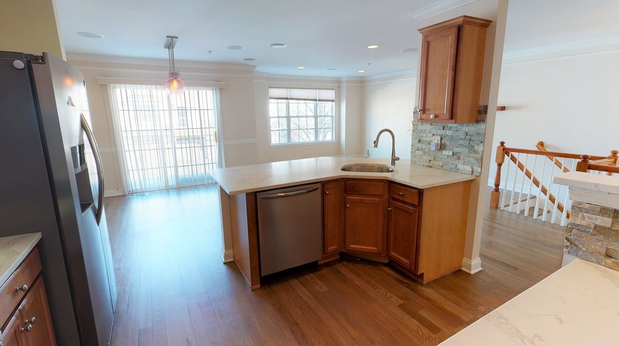 207 Blue Heron Dr, Secaucus NJ 07094-2937 exterior