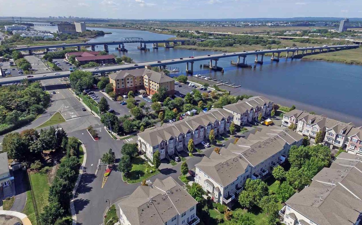 207 Blue Heron Dr, Secaucus NJ 07094-2937 exterior