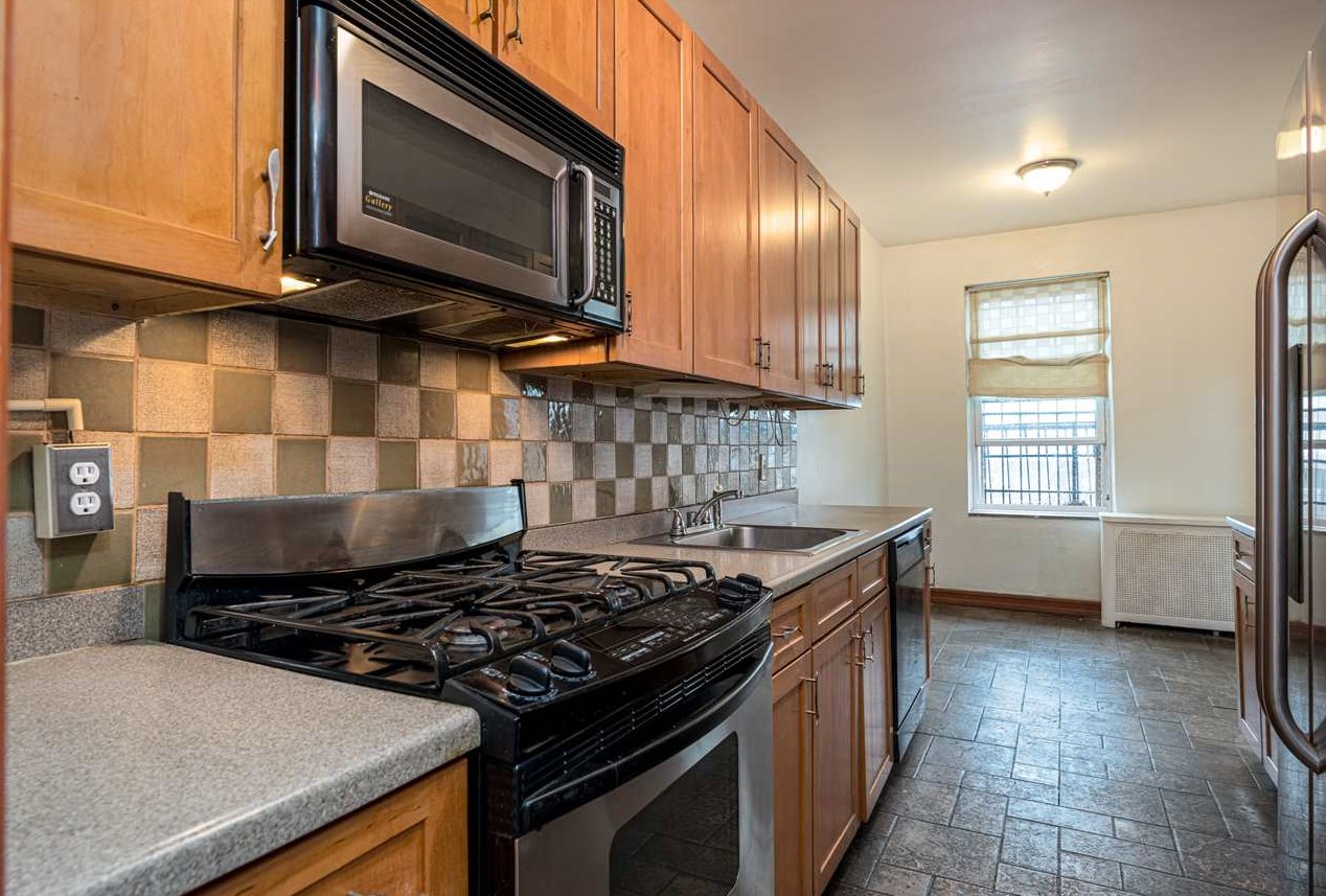 63 Sherman Pl, Jersey City NJ 07307-3731 exterior