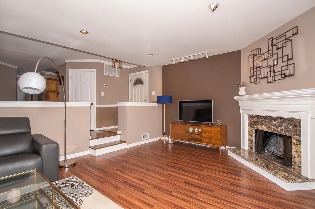 581 Sanderling Ct, Secaucus NJ 07094-2220 exterior