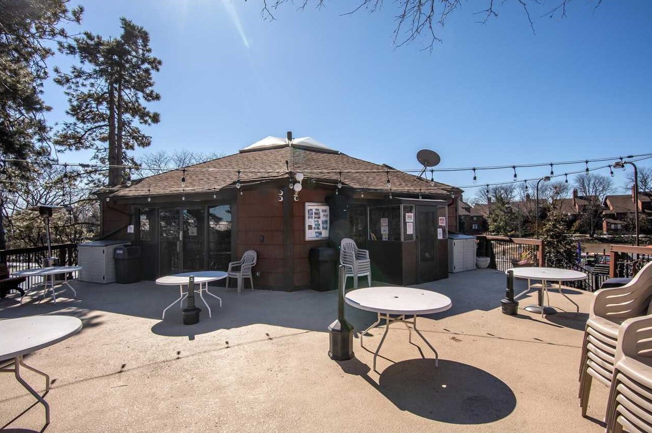 581 Sanderling Ct, Secaucus NJ 07094-2220 exterior