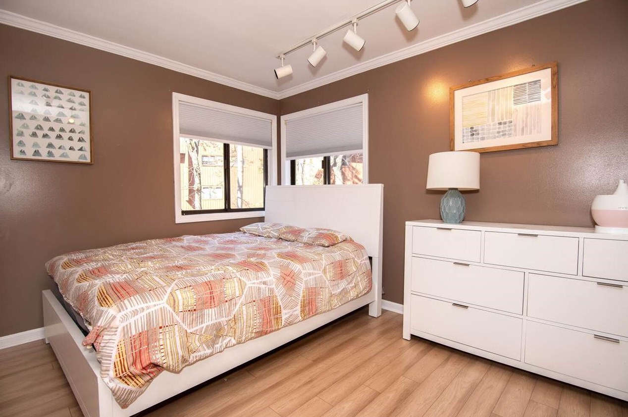 581 Sanderling Ct, Secaucus NJ 07094-2220 exterior