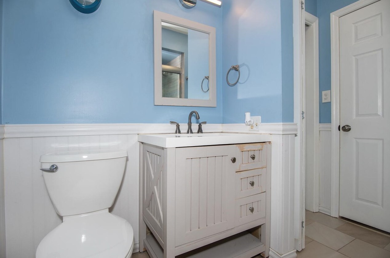 581 Sanderling Ct, Secaucus NJ 07094-2220 exterior