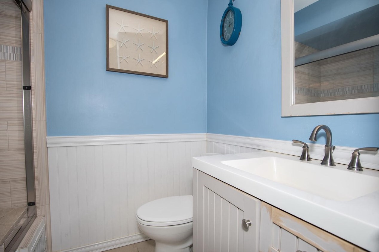 581 Sanderling Ct, Secaucus NJ 07094-2220 exterior