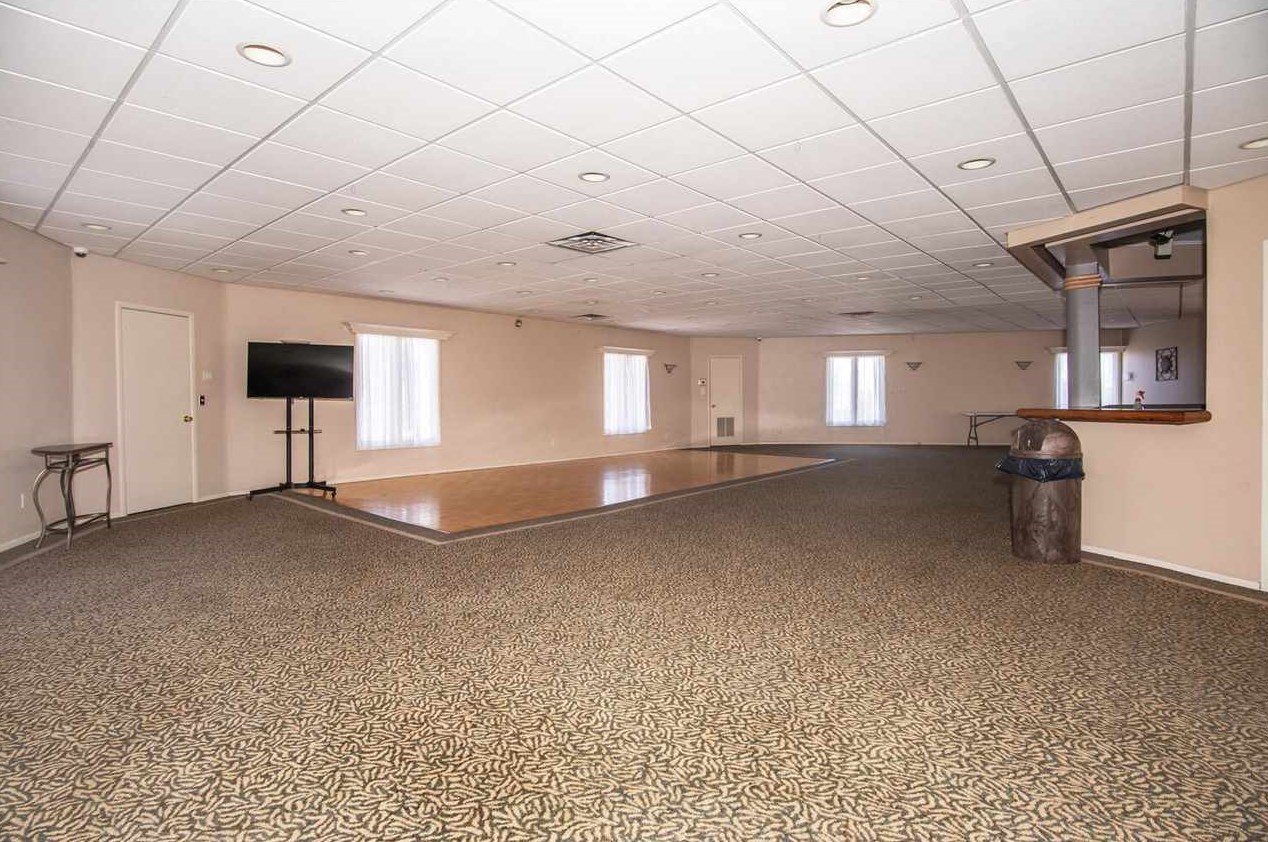 581 Sanderling Ct, Secaucus NJ 07094-2220 exterior