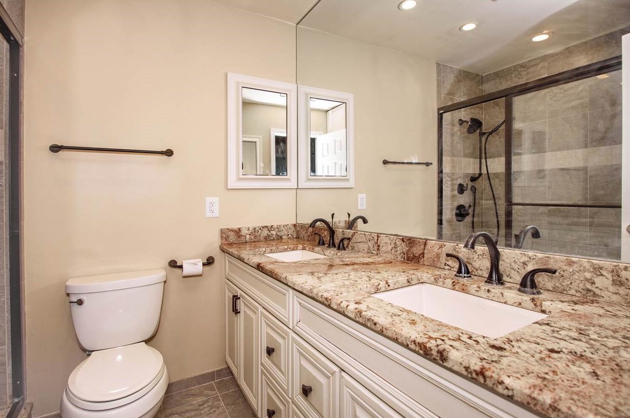 581 Sanderling Ct, Secaucus NJ 07094-2220 exterior