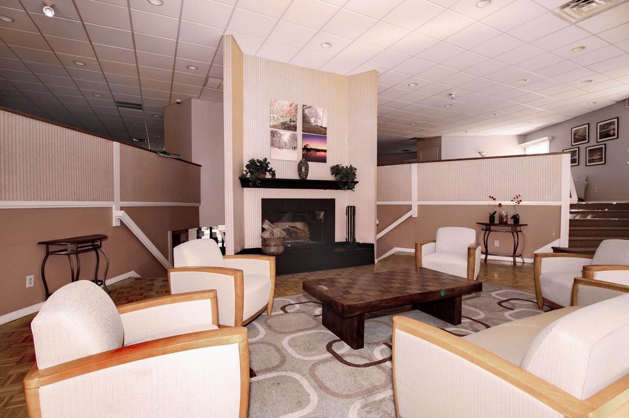 581 Sanderling Ct, Secaucus NJ 07094-2220 exterior