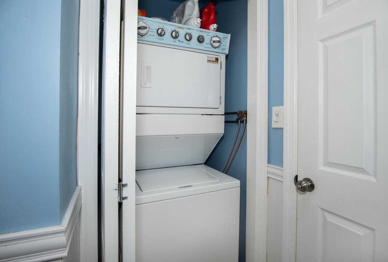 581 Sanderling Ct, Secaucus NJ 07094-2220 exterior