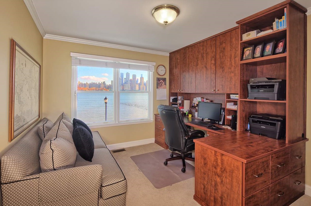 17 Lydia Dr, West New York NJ  07093-8380 exterior