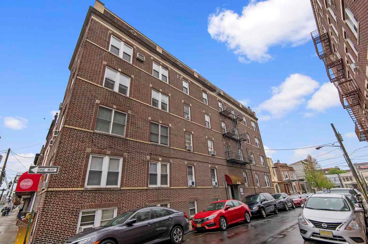 103 Westover Pl, West New York NJ  07093-2813 exterior