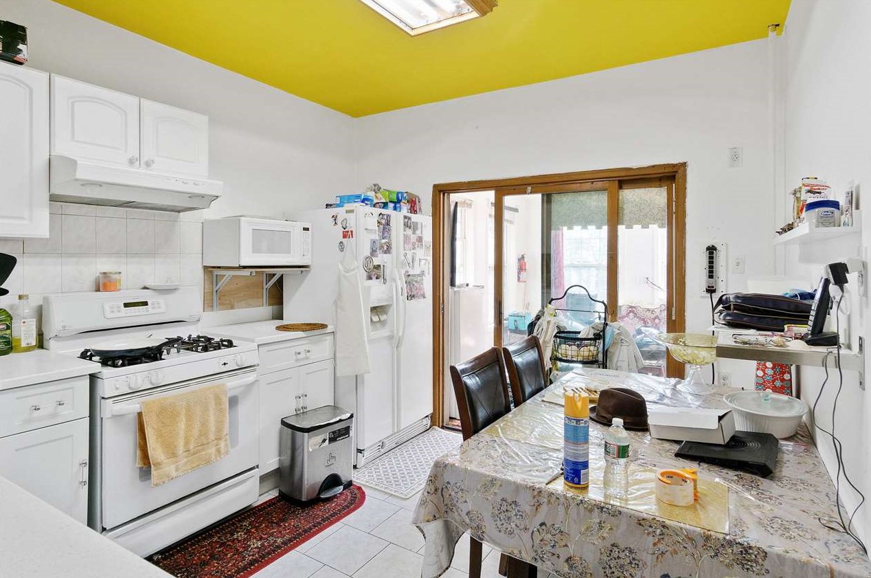 281 Liberty Ave, Jersey City NJ 07307-4417 exterior