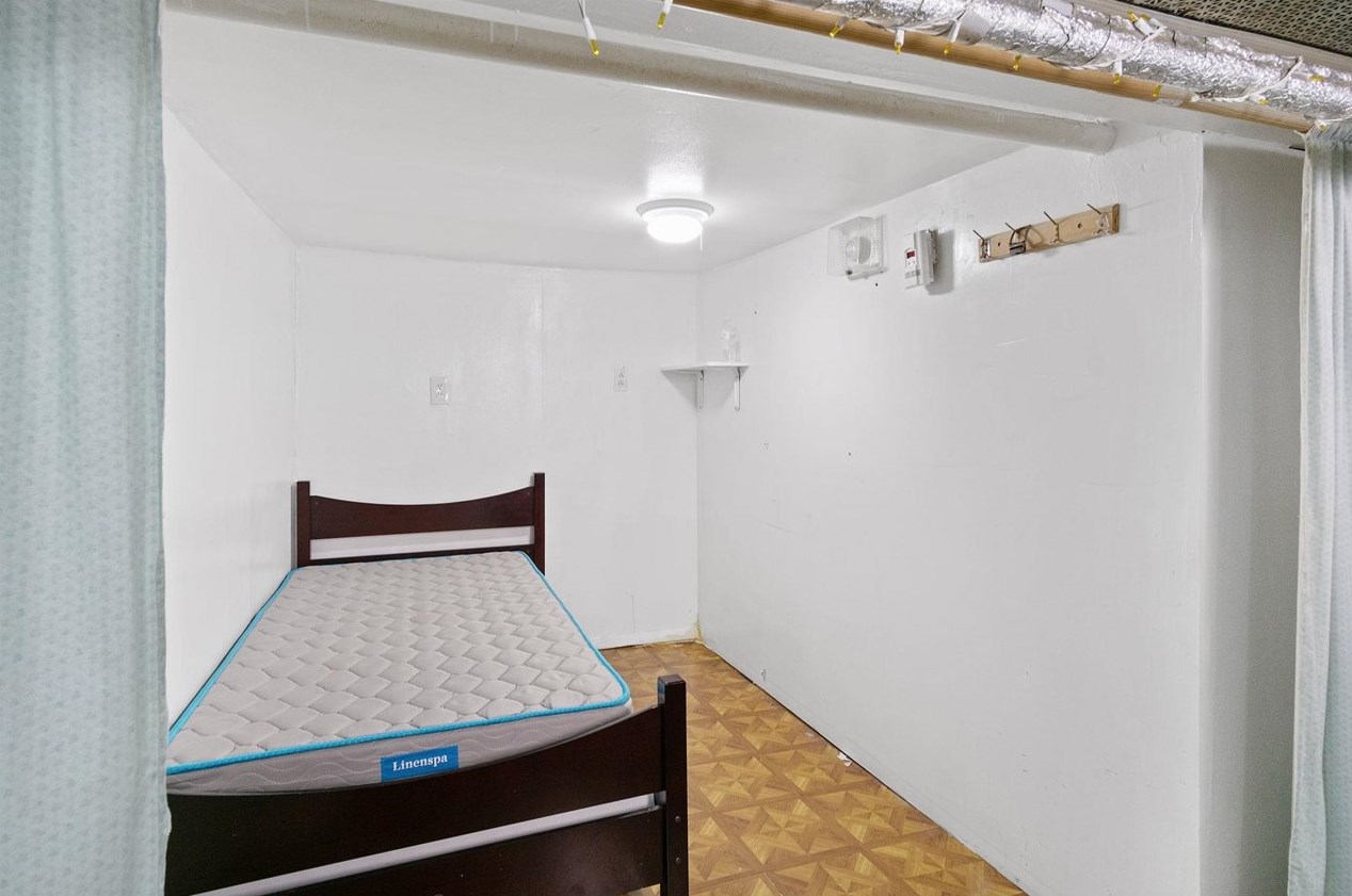 281 Liberty Ave, Jersey City NJ 07307-4417 exterior