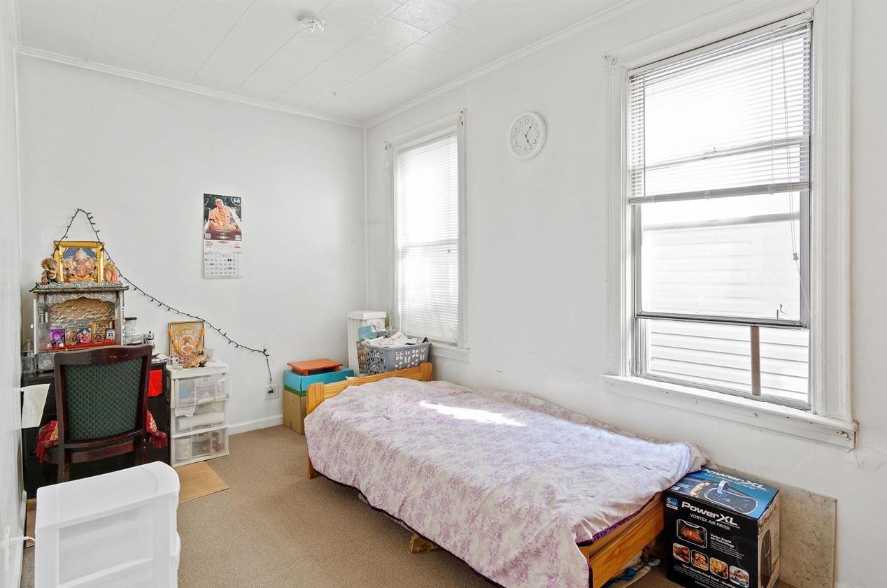 281 Liberty Ave, Jersey City NJ 07307-4417 exterior