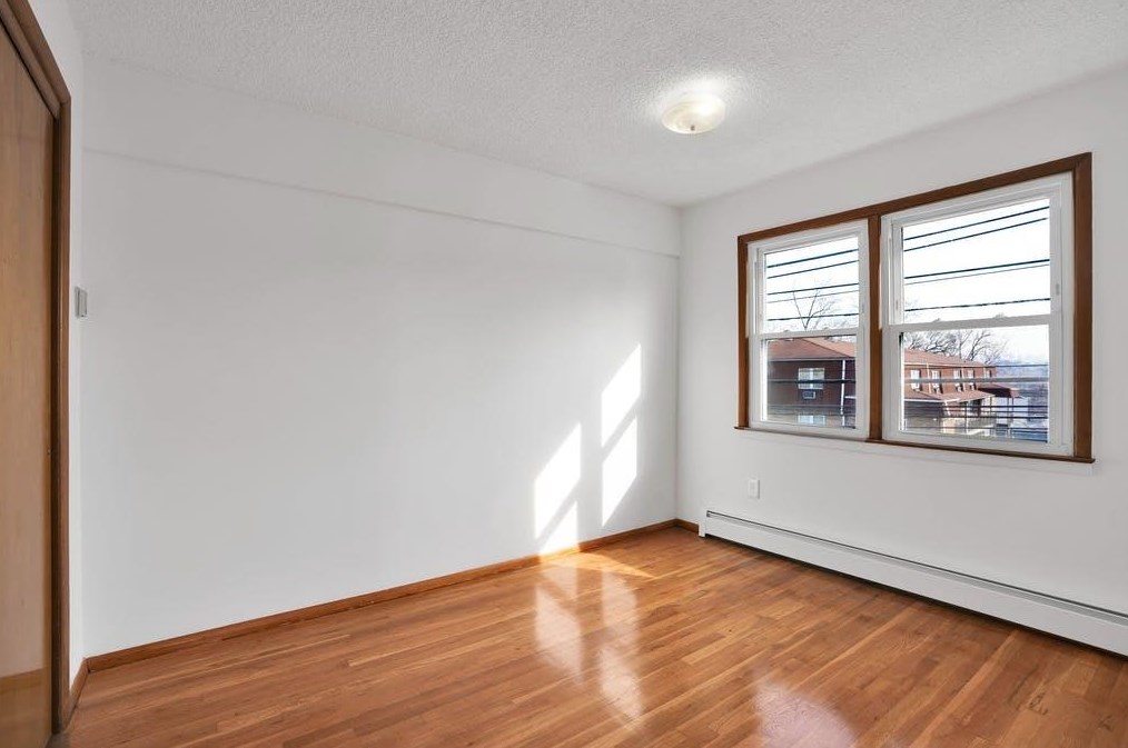 5 Ctr Ave, Secaucus NJ  07094-3224 exterior