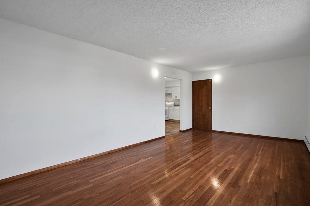 5 Ctr Ave, Secaucus NJ  07094-3224 exterior