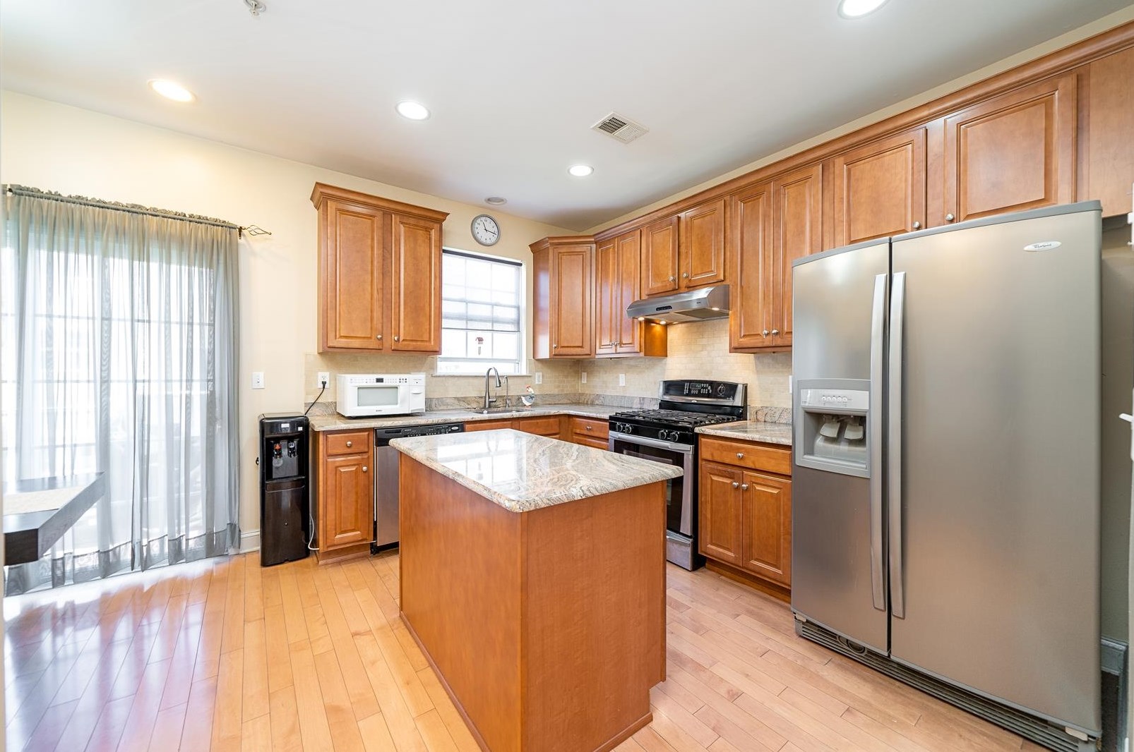 55 Mallard Pl, Secaucus NJ  07094-2942 exterior