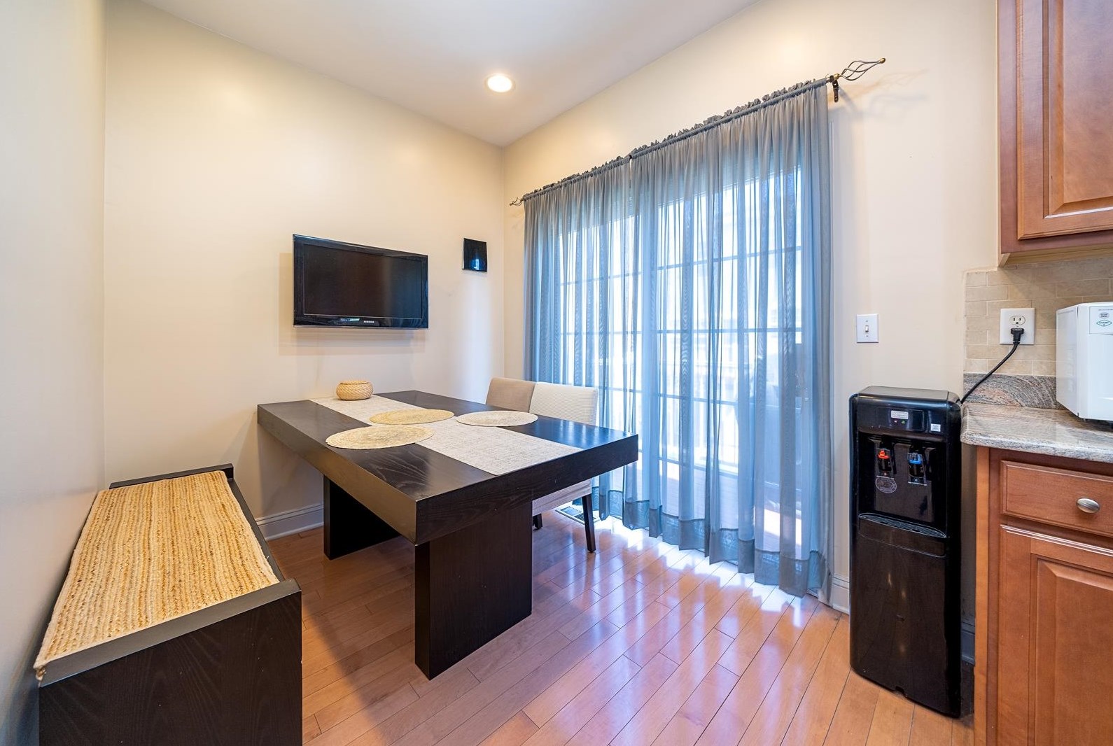 55 Mallard Pl, Secaucus NJ  07094-2942 exterior