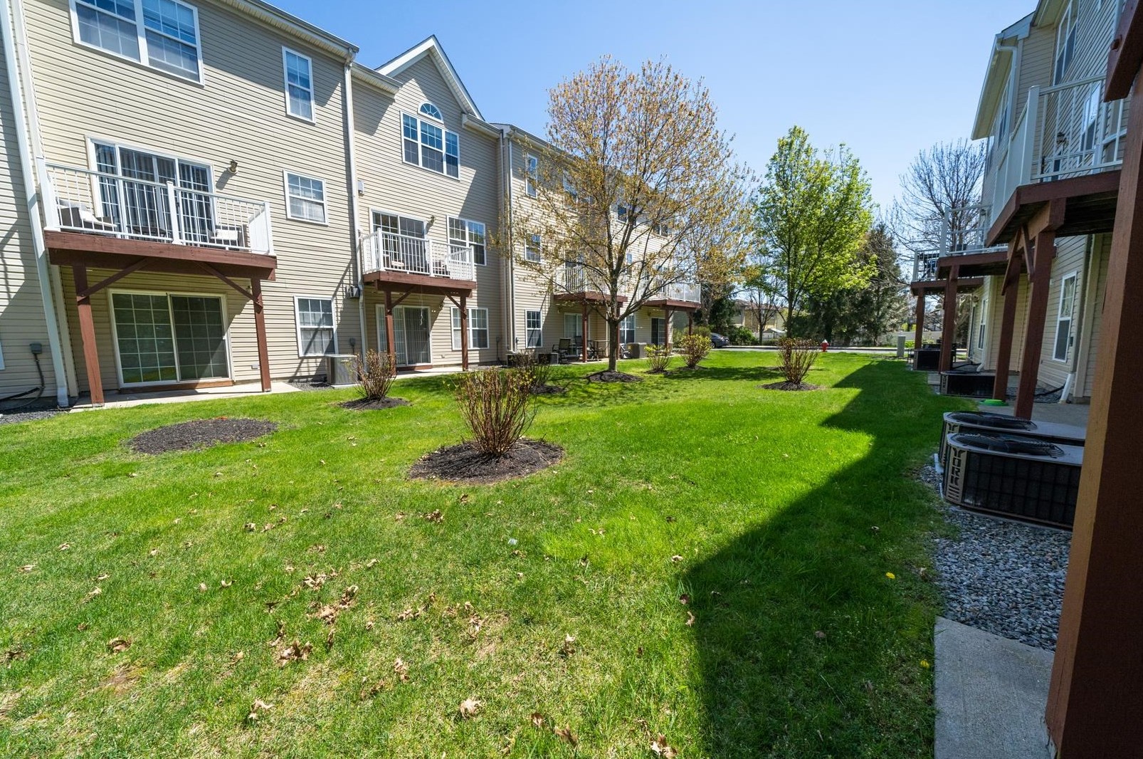55 Mallard Pl, Secaucus NJ  07094-2942 exterior