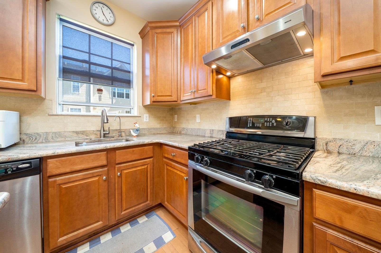 55 Mallard Pl, Secaucus NJ  07094-2942 exterior
