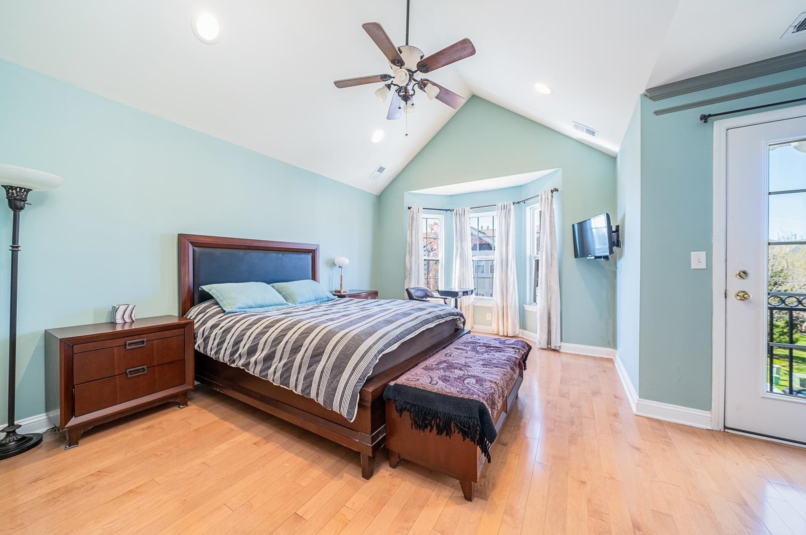 55 Mallard Pl, Secaucus NJ  07094-2942 exterior