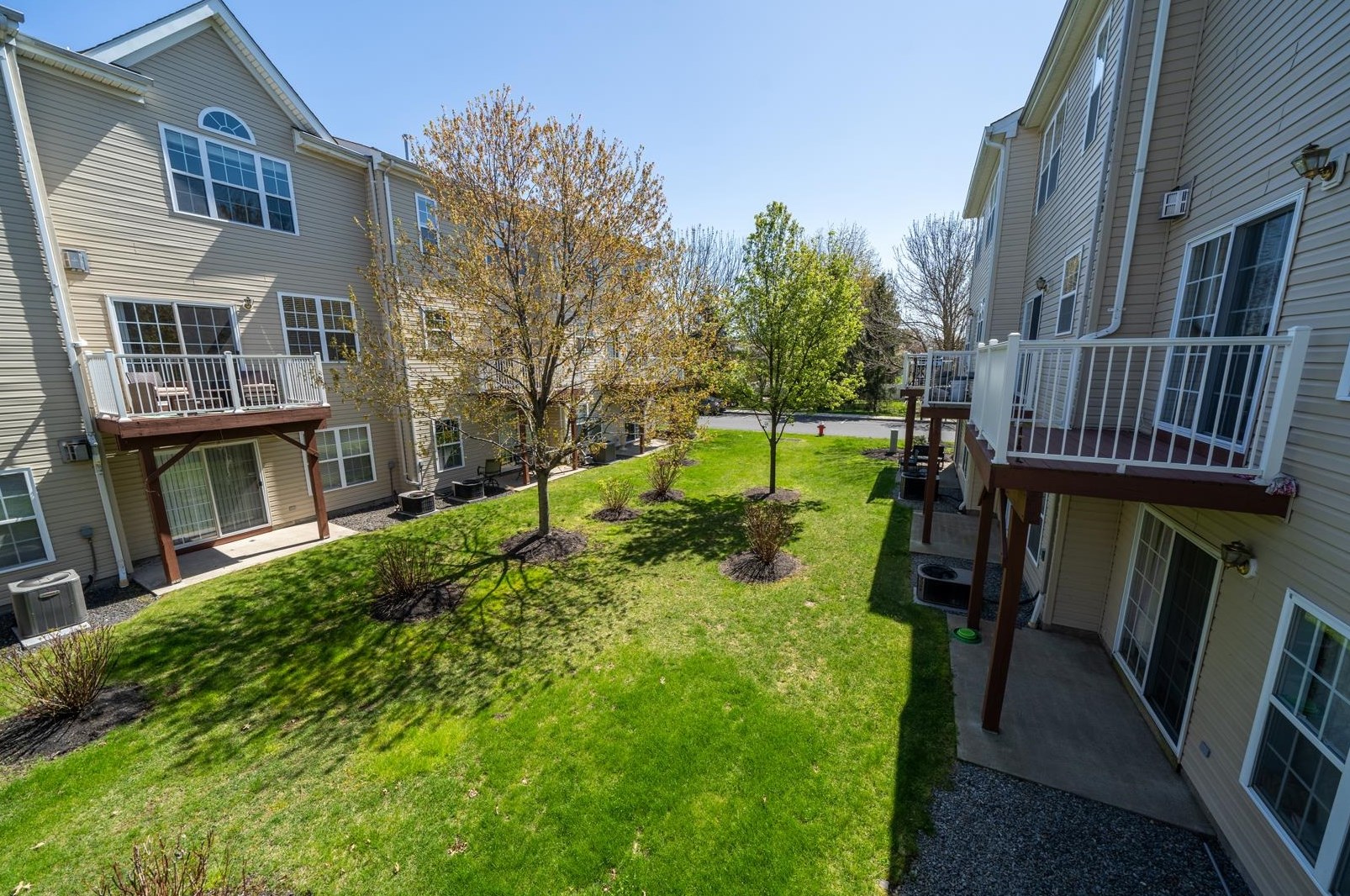 55 Mallard Pl, Secaucus NJ  07094-2942 exterior