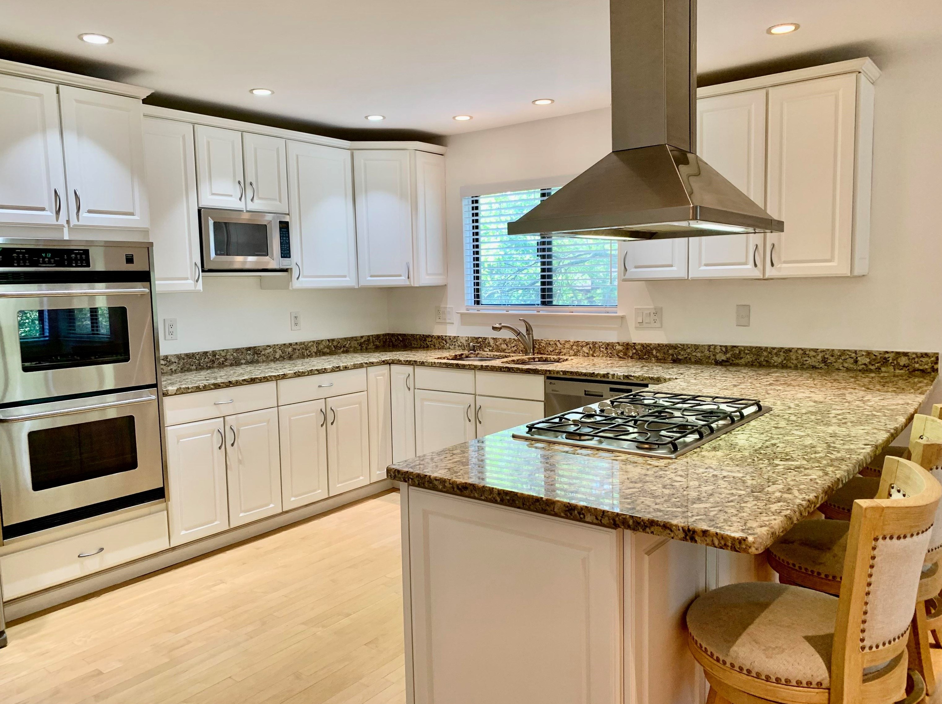422 Egret Ln, Secaucus NJ  07094-2219 exterior