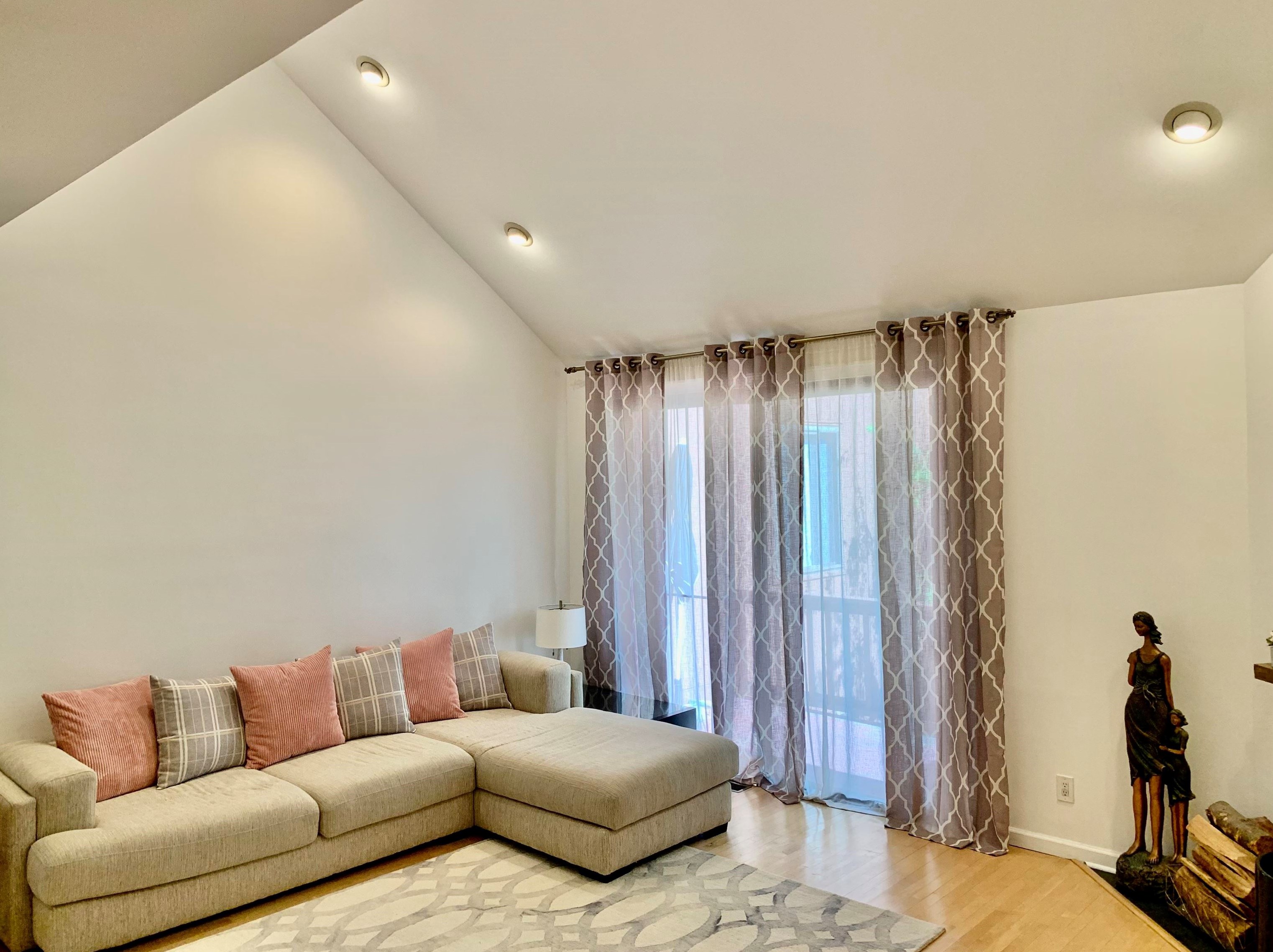 422 Egret Ln, Secaucus NJ  07094-2219 exterior