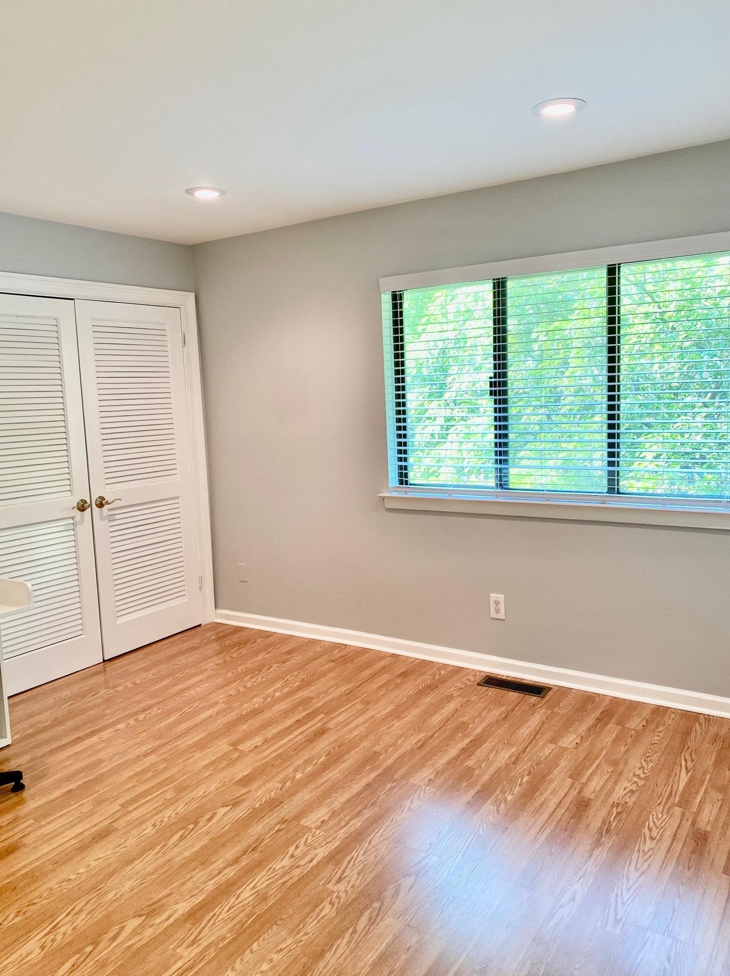 422 Egret Ln, Secaucus NJ  07094-2219 exterior