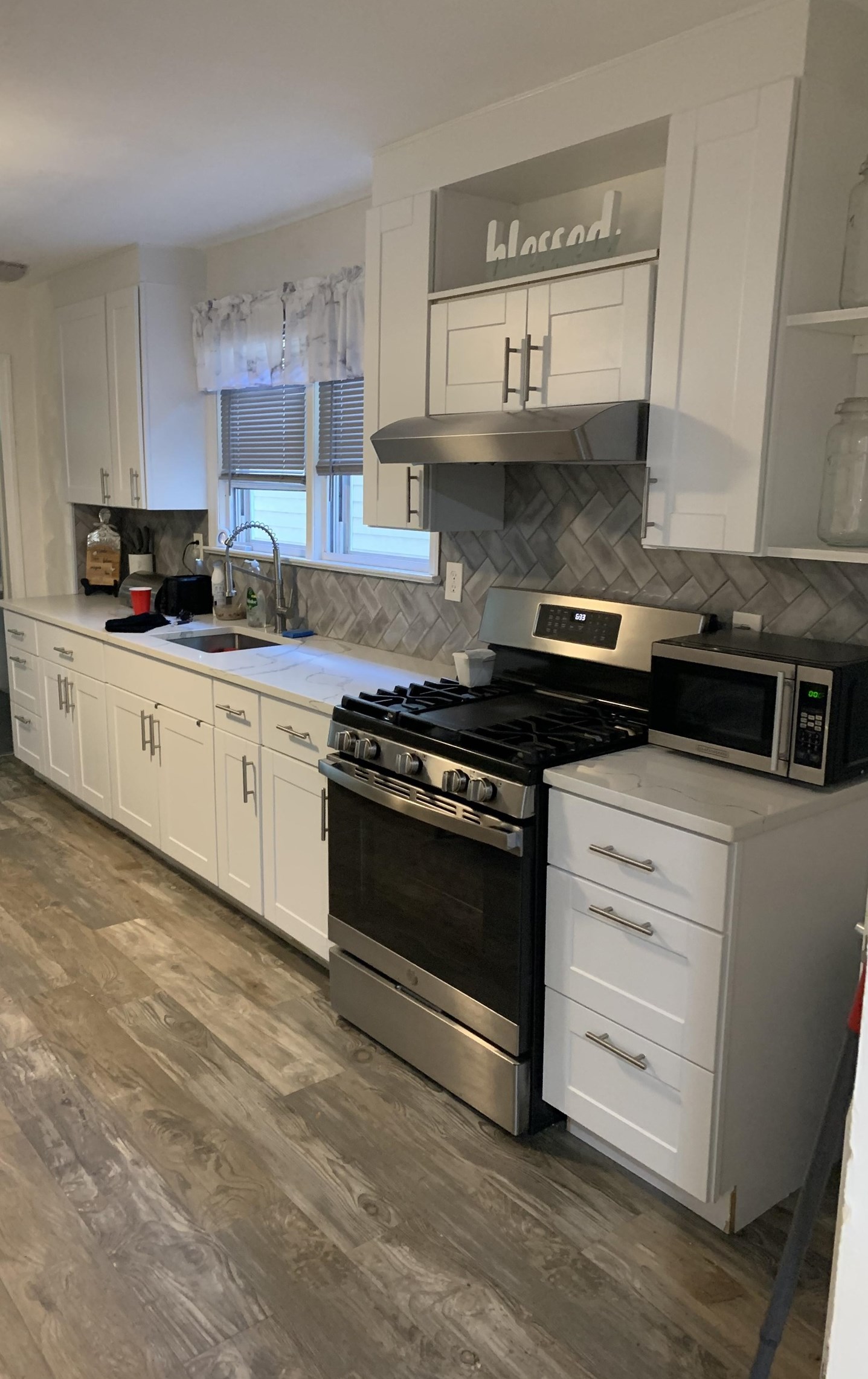 216 Custer Ave, Jersey City NJ 07305-1705 exterior