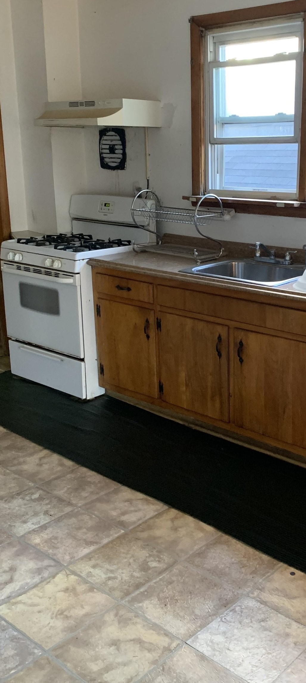 216 Custer Ave, Jersey City NJ 07305-1705 exterior