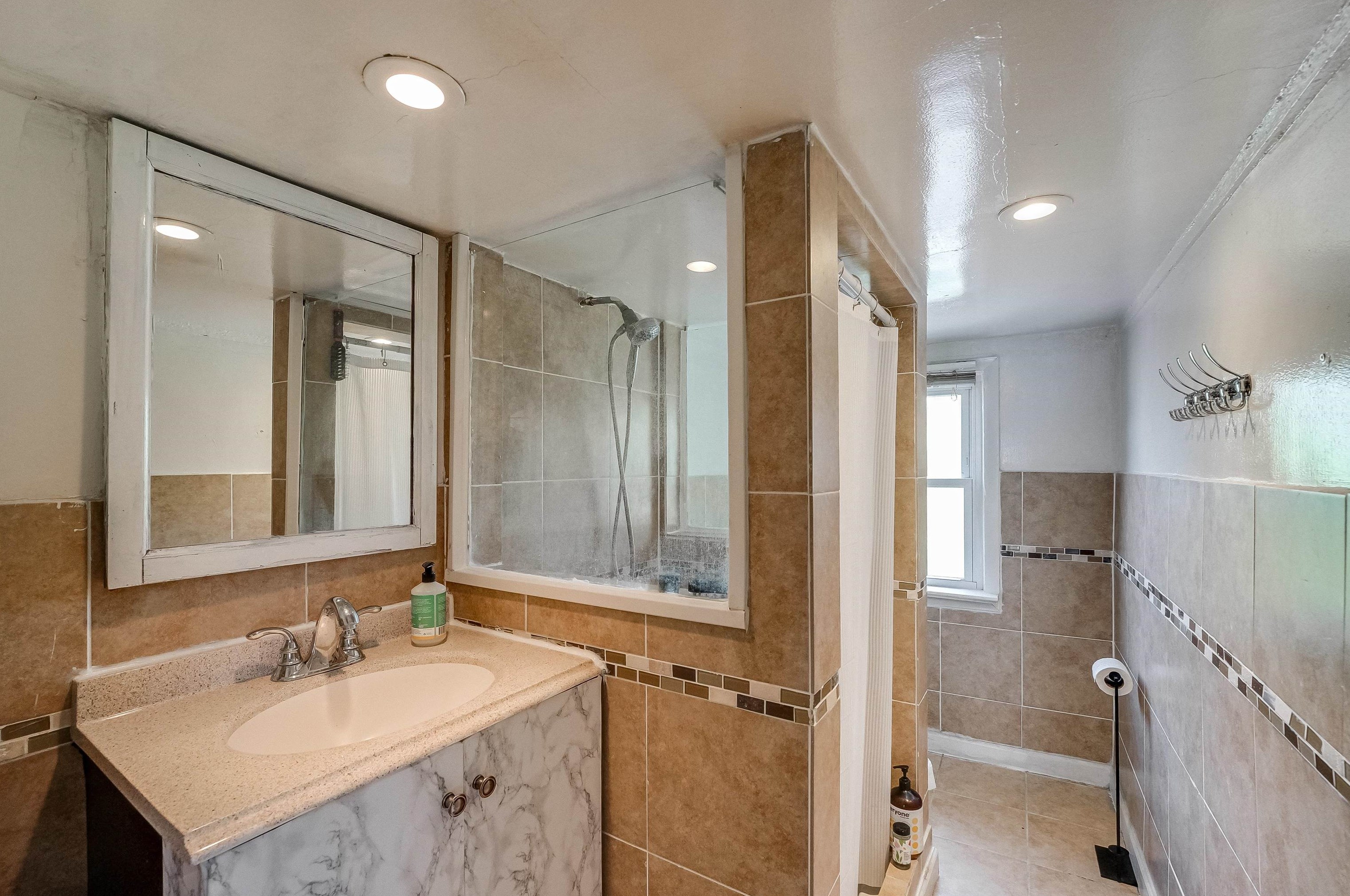 6008 Broadway, West New York NJ  07093-2808 exterior