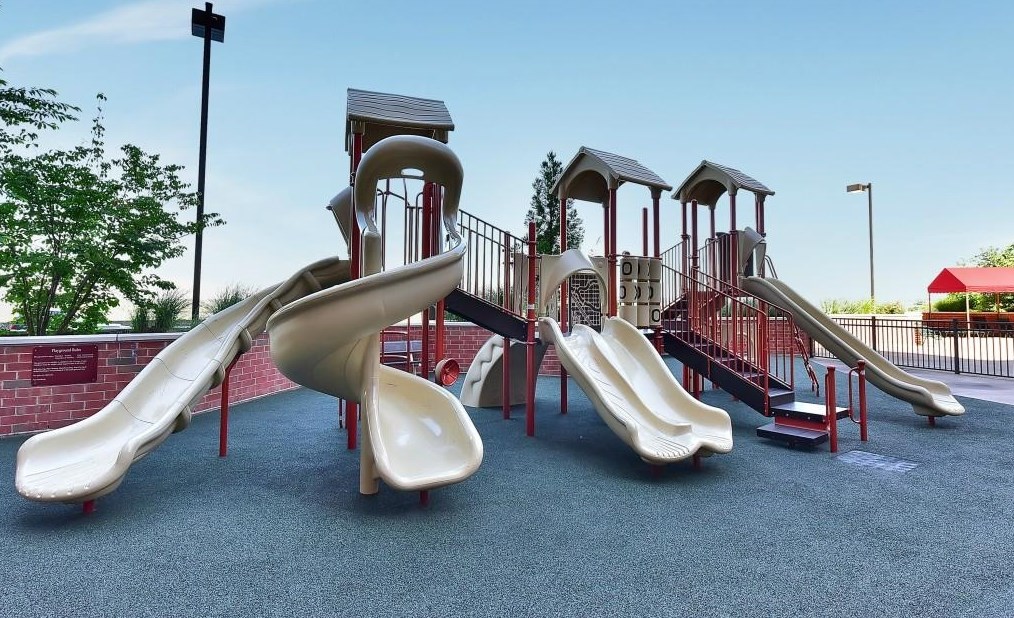 620 Harmon Cove Tower, Secaucus NJ  07094-1733 exterior